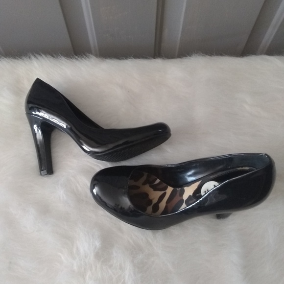 Jessica Simpson Shoes - 4/$12 Jessica Simpson Black heels